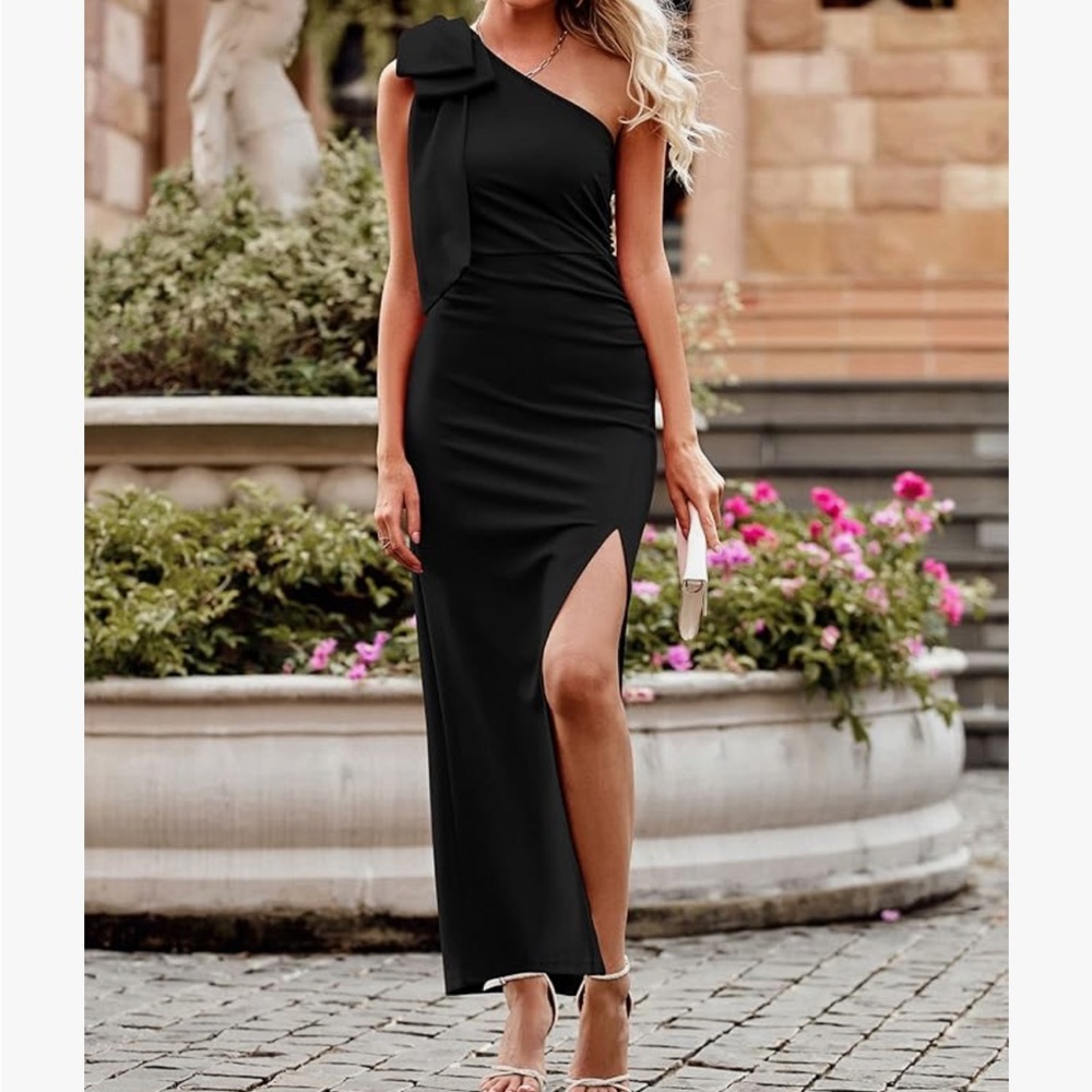 Elegant Black Evening Gown | pretty garden